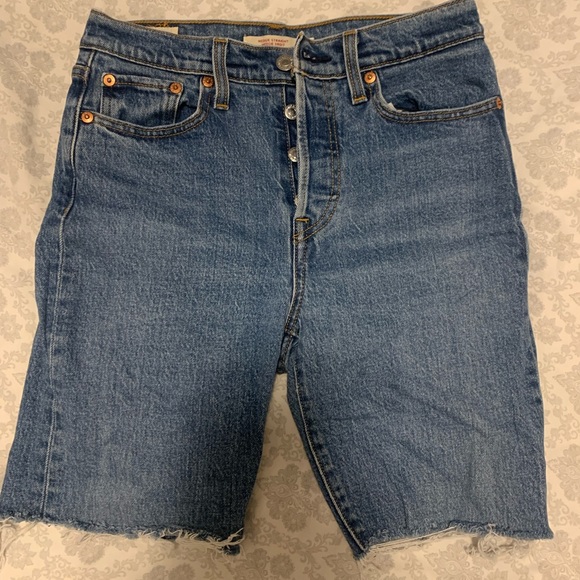 Levi’s wedgie cutoff shorts - Picture 1 of 3